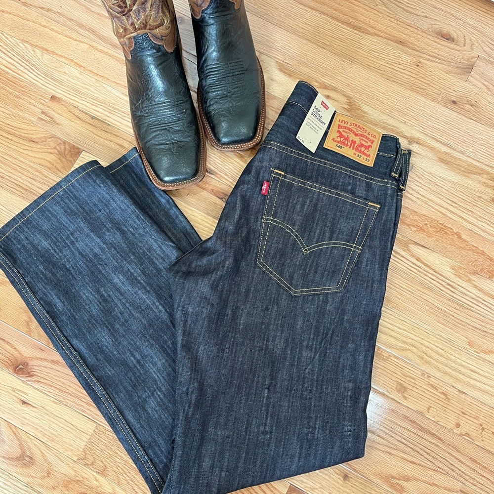 READY to sell Levi’s 569